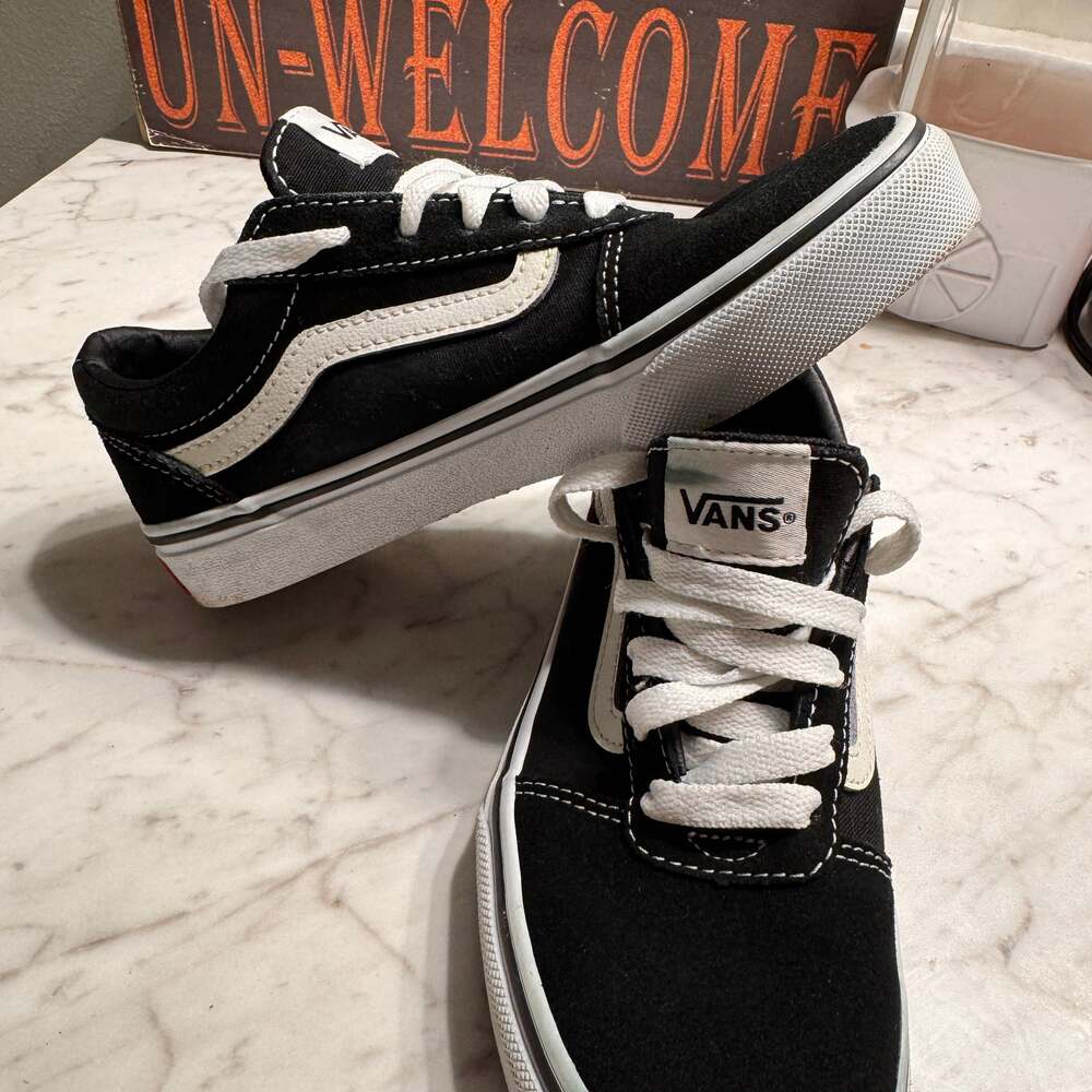 Vans Shoes Old Skool Kids Youth 2 Black Suede Classic Skateboard Sneakers Boys